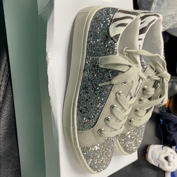 Brand new Steve Madden girl sneaker,glitter/zebra - Picture 3 of 6